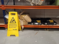 2x accu boormachine met partij opgepast nat borden, de walt , o.a. dc945 - afbeelding 1 van  13