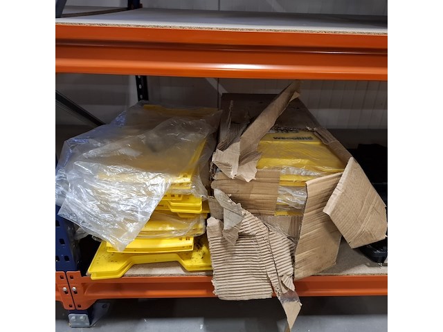 2x accu boormachine met partij opgepast nat borden, de walt , o.a. dc945 - afbeelding 9 van  13