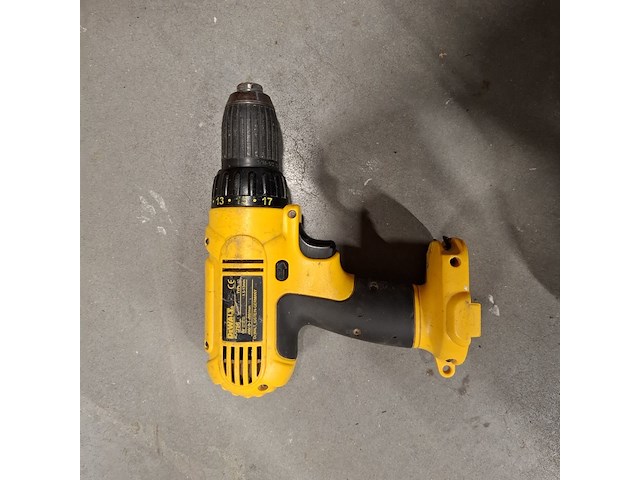 2x accu boormachine met partij opgepast nat borden, de walt , o.a. dc945 - afbeelding 12 van  13