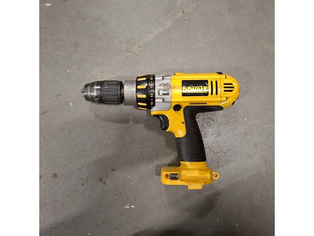 2x accu boormachine met partij opgepast nat borden de walt , o.a. dc945 - afbeelding 3 van  13