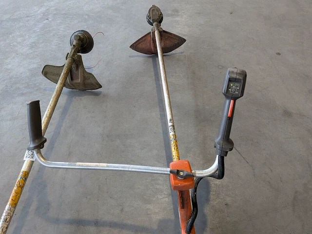 2x accu bosmaaier husqvarna, 536lirx, 535irxt - afbeelding 5 van  10