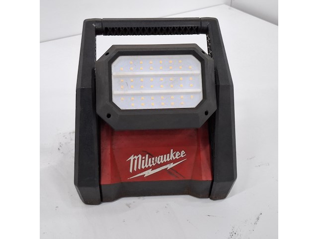 2x accu led werklamp milwaukee, m18 hoal, bouwjaar 2020 - afbeelding 4 van  17