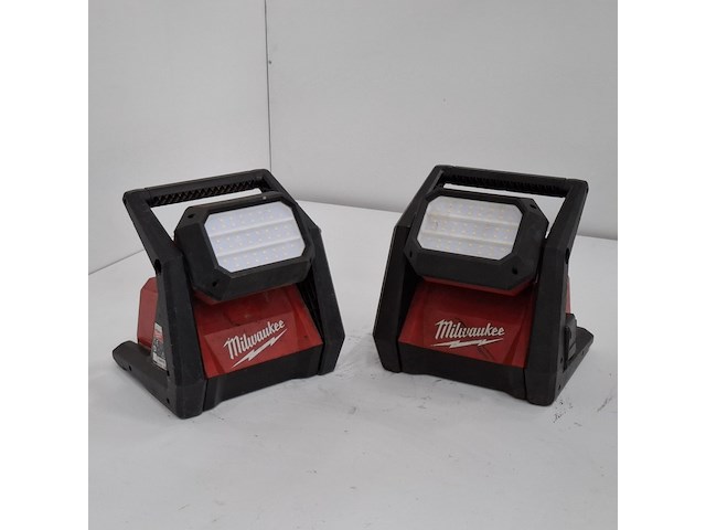 2x accu led werklamp milwaukee, m18 hoal, bouwjaar 2020 - afbeelding 1 van  17
