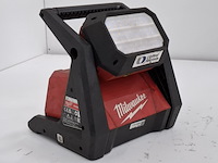 2x accu led werklamp milwaukee, m18 hoal, bouwjaar 2023 - afbeelding 9 van  16