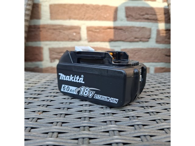 2x accu makita, 18v, 6.0 ah - afbeelding 3 van  6