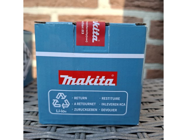 2x accu, makita, 18v, 6.0 ah - afbeelding 4 van  8