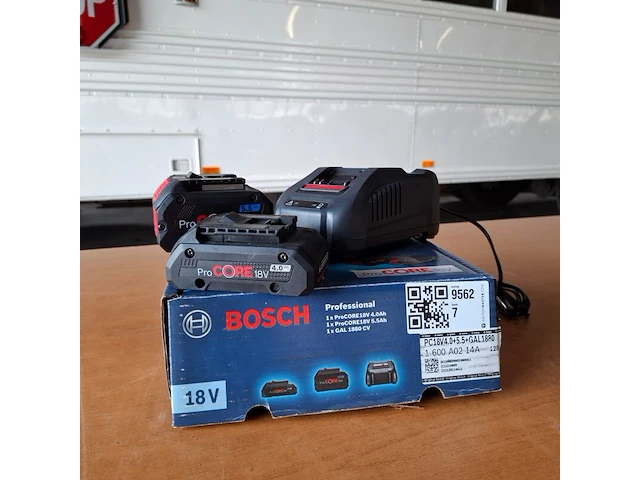 2x accu met lader bosch 18v 4.0ah en 5.5ah - afbeelding 1 van  4