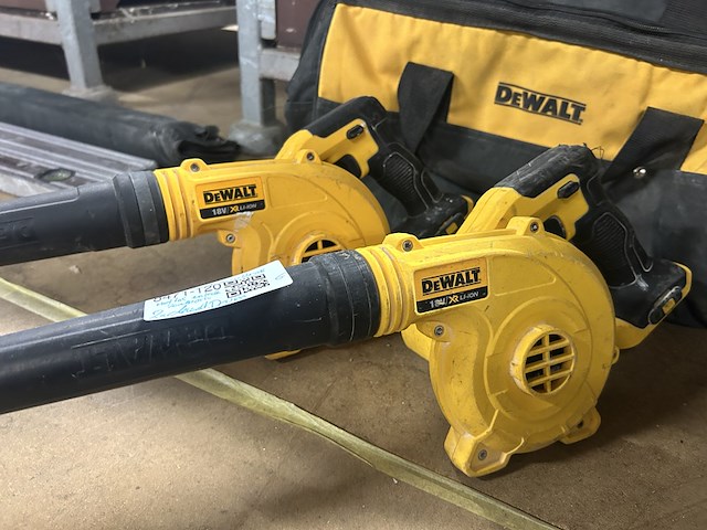 2x accublazer 18v, 1x tas dewalt, dcv100 - afbeelding 3 van  3