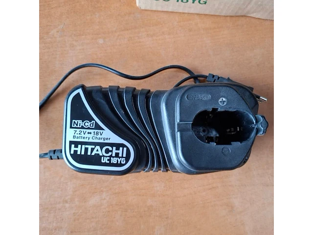 2x acculader hitachi, diverse modellen - afbeelding 2 van  3