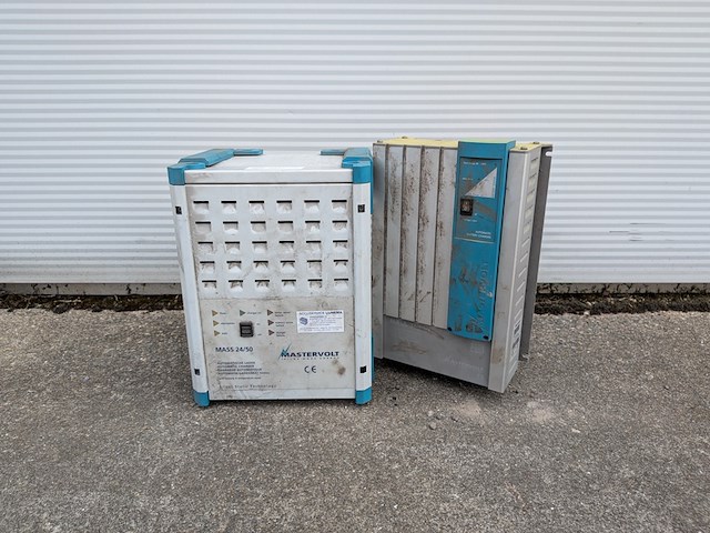 2x acculader, mastervolt, mass 24/50 & charger mass 12/30-2 - afbeelding 1 van  12