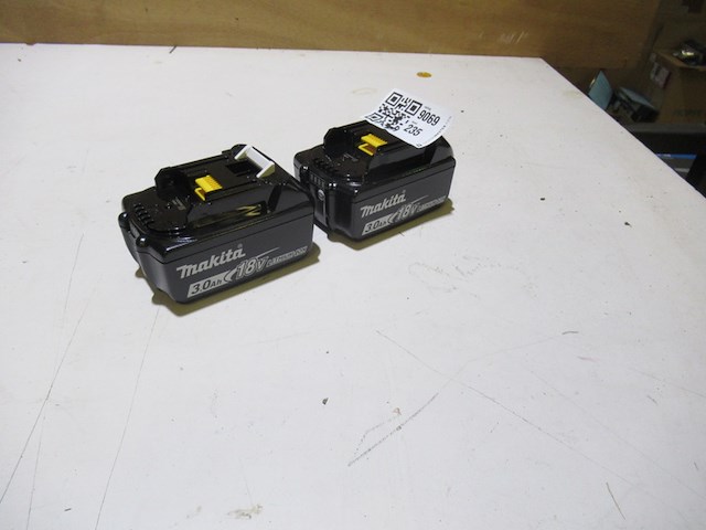 2x accu's 18v makita, bl1830b - afbeelding 1 van  2