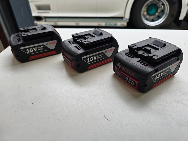 2x accu's bosch professional, lithium 3,0 ah - afbeelding 6 van  8