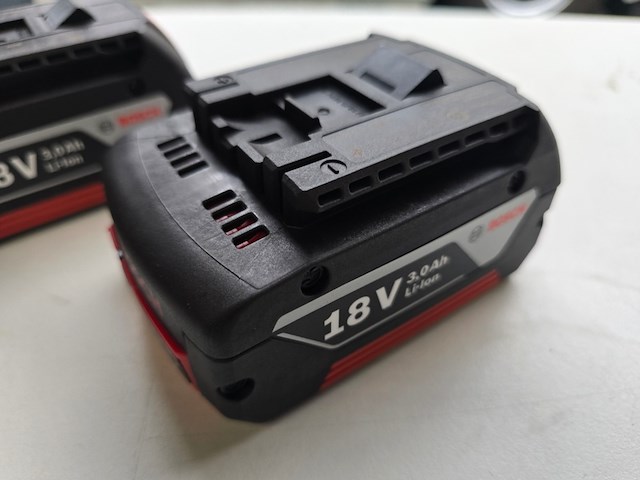 2x accu's bosch professional, lithium 3,0 ah - afbeelding 7 van  8