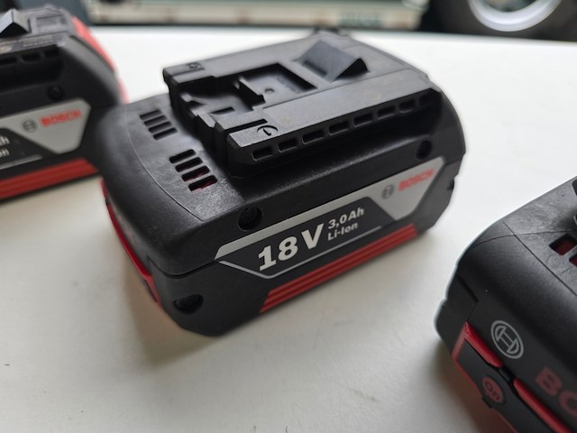 2x accu's bosch professional, lithium 3,0 ah - afbeelding 8 van  8