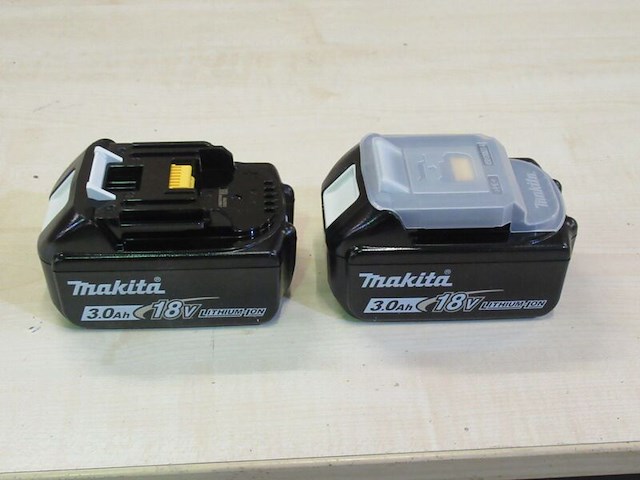 2x accu's makita, bl 1830b - afbeelding 1 van  2