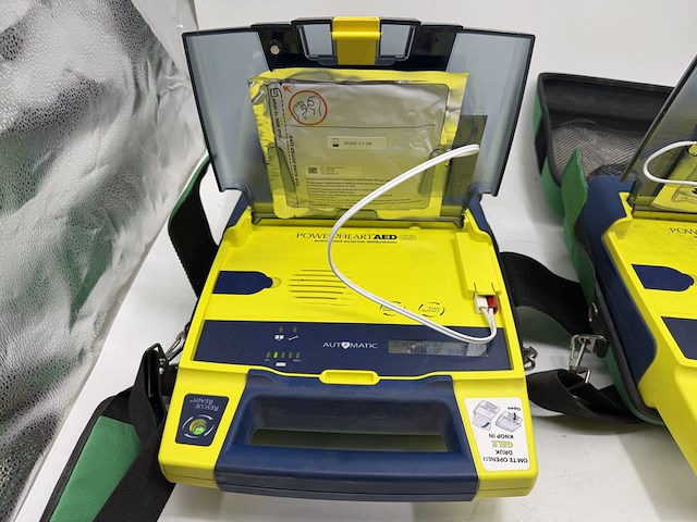 2x aed, cardiac science / aivia, powerheart aed g3 - afbeelding 7 van  7