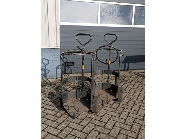 2x afvalwagen - afbeelding 1 van  4