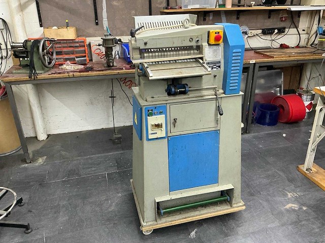 2x antares l300 / l301 industriële leerstroken-snijmachine 300 mm incl. toebehoren - afbeelding 17 van  27