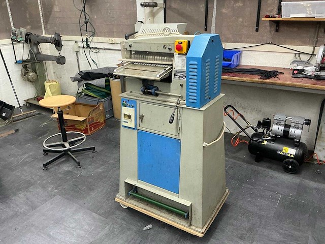 2x antares l300 / l301 industriële leerstroken-snijmachine 300 mm incl. toebehoren - afbeelding 18 van  27