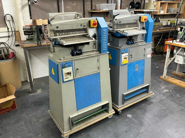 2x antares l300 / l301 industriële leerstroken-snijmachine 300 mm incl. toebehoren - afbeelding 21 van  27