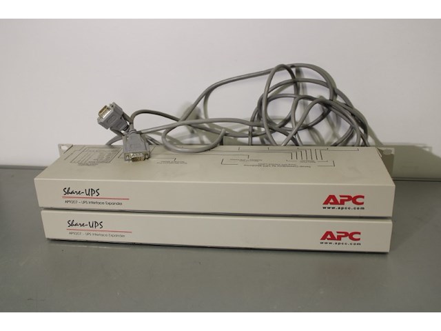 2x apc ap9207 upc interface expander - afbeelding 1 van  9