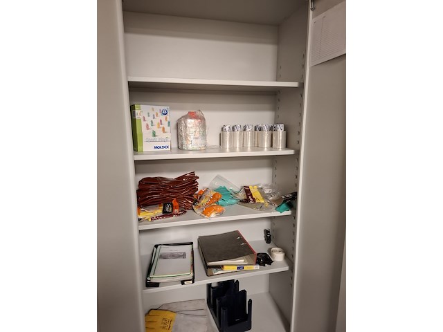 2x archiefkast met inhoud o.a. gehoorbescherming - afbeelding 3 van  5