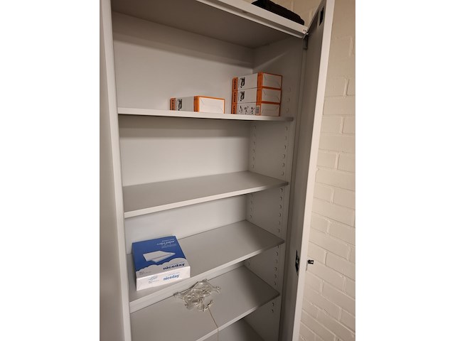 2x archiefkast met inhoud o.a. gehoorbescherming - afbeelding 5 van  5