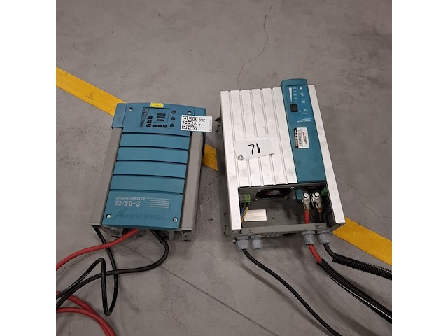 2x automatische acculader mastervolt, chargemaster 12/50-3 en mass charger 24/50-2 - afbeelding 1 van  10