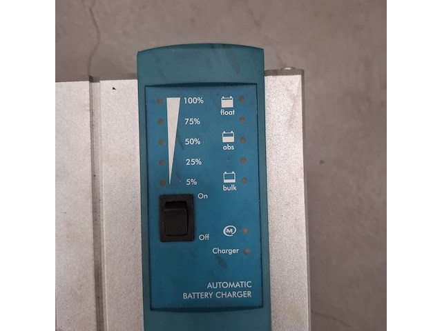 2x automatische acculader mastervolt, chargemaster 12/50-3 en mass charger 24/50-2 - afbeelding 8 van  10