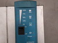 2x automatische acculader mastervolt, chargemaster 12/50-3 en mass charger 24/50-2 - afbeelding 8 van  10