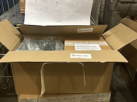 2x badkamer/sanitair accessoires en toebehoren stock4rolls - afbeelding 1 van  5