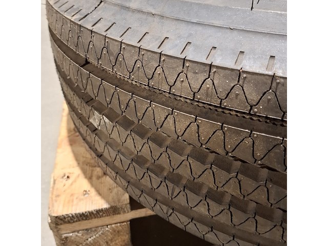 2x band met velg (t.b.v. schmidt veegmachine), 215/75r 17.5 - afbeelding 3 van  9