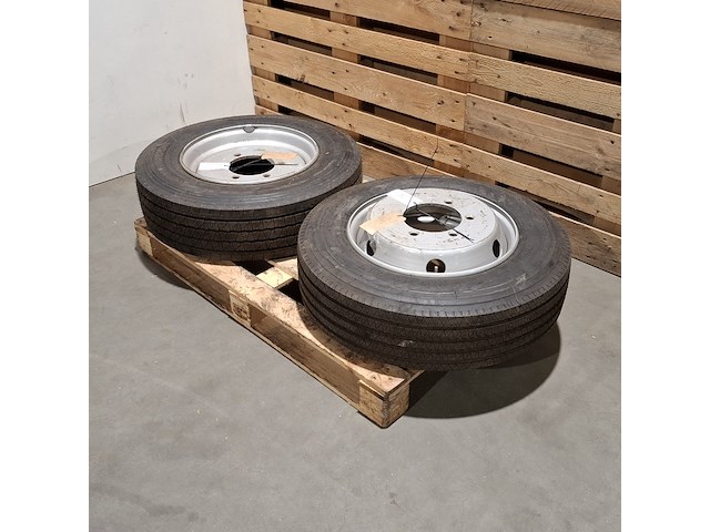 2x band met velg (t.b.v. schmidt veegmachine), 215/75r 17.5 - afbeelding 1 van  9