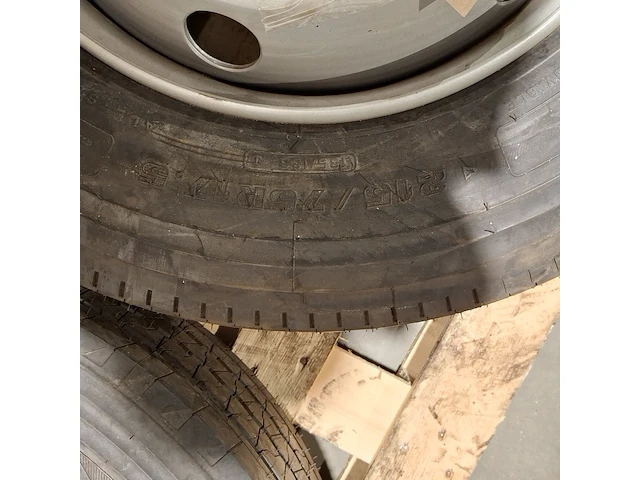 2x band met velg (t.b.v. schmidt veegmachine), 215/75r 17.5 - afbeelding 5 van  9