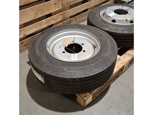2x band met velg (t.b.v. schmidt veegmachine), 215/75r 17.5 - afbeelding 6 van  9