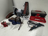 2x bankschroef, bandschuurmachine en multitool - afbeelding 1 van  11
