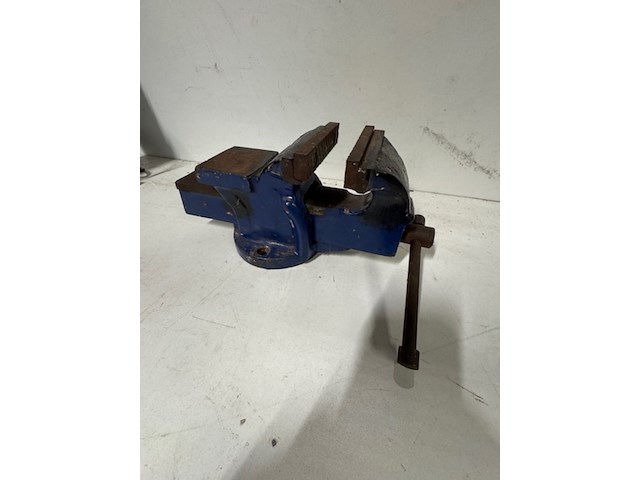 2x bankschroef, bandschuurmachine en multitool - afbeelding 9 van  11