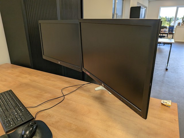 2x beeldscherm op arm hp - afbeelding 2 van  8