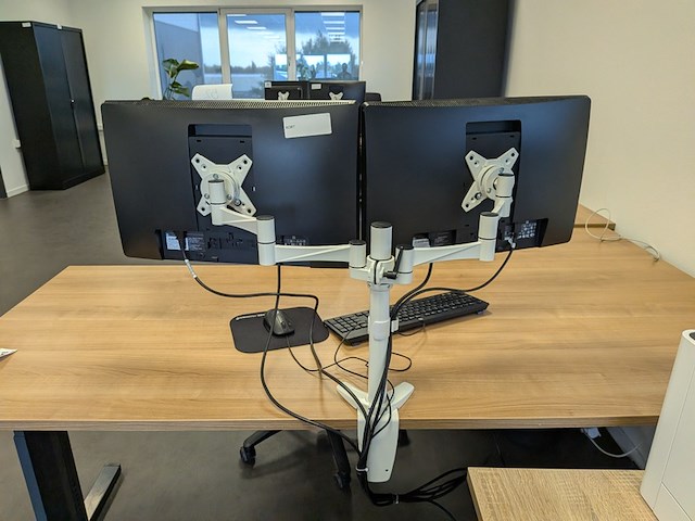 2x beeldscherm op arm hp - afbeelding 3 van  7