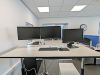 2x beeldscherm op arm met 1x beeldscherm hp - afbeelding 1 van  10