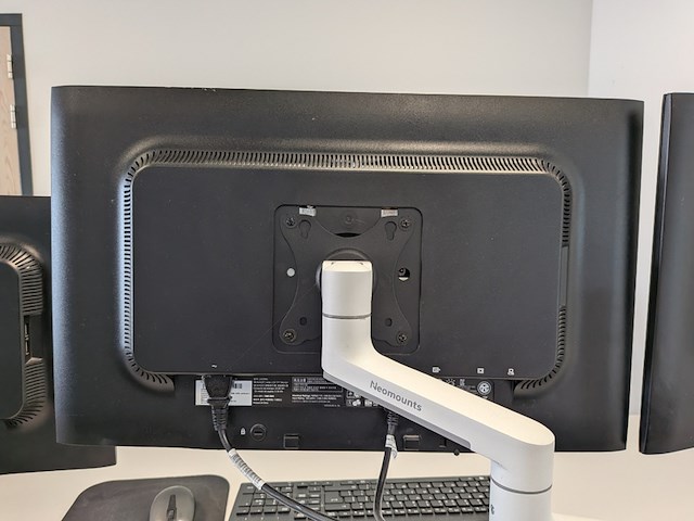 2x beeldscherm op arm met 1x beeldscherm hp - afbeelding 5 van  10