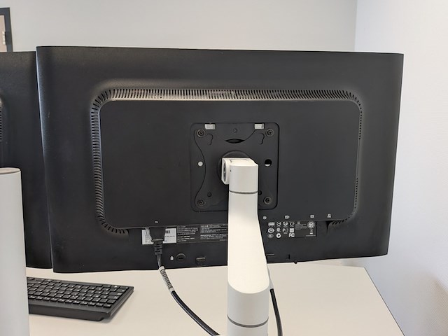 2x beeldscherm op arm met 1x beeldscherm hp - afbeelding 7 van  10