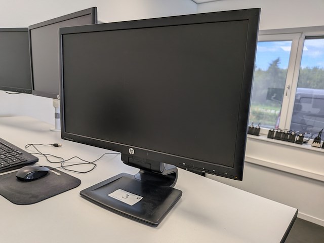 2x beeldscherm op arm met 1x beeldscherm hp - afbeelding 9 van  10