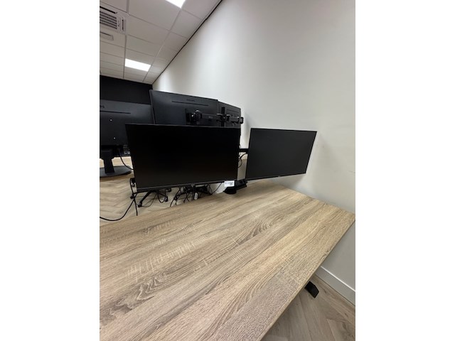 2x beeldscherm quad hd op arm, xub2796qsu - afbeelding 1 van  4