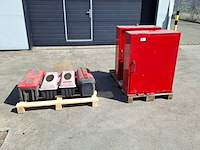 2x bhv kast en 4x brandblusser box - afbeelding 1 van  10