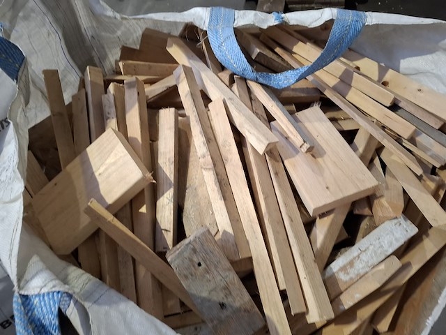 2x bigbag gevuld met resthout - afbeelding 2 van  5