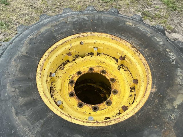 2x bkt 480/85 r26 tractorwielen met 26" stalen 10-gats velgen - afbeelding 8 van  10