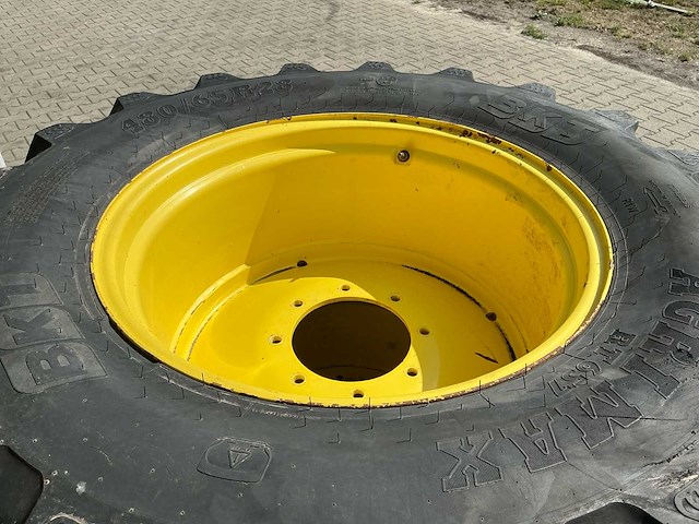 2x bkt agrimax rt 657 480/65r28 tractorwielen – john deere 6130r - afbeelding 3 van  11