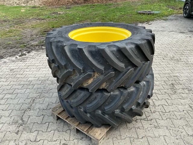 2x bkt agrimax rt 657 480/65r28 tractorwielen – john deere 6130r - afbeelding 1 van  11