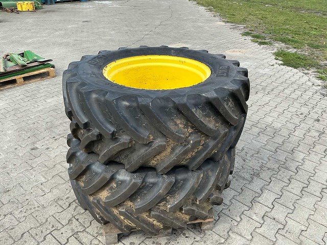 2x bkt agrimax rt 657 480/65r28 tractorwielen – john deere 6130r - afbeelding 5 van  11